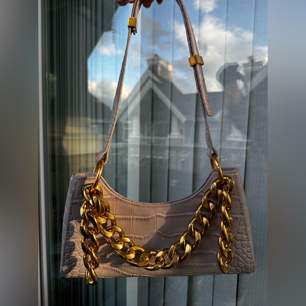 NWOT Elegant Solid Heavy Gold Chain Croc-Embossed Shoulder Bag Light Purple